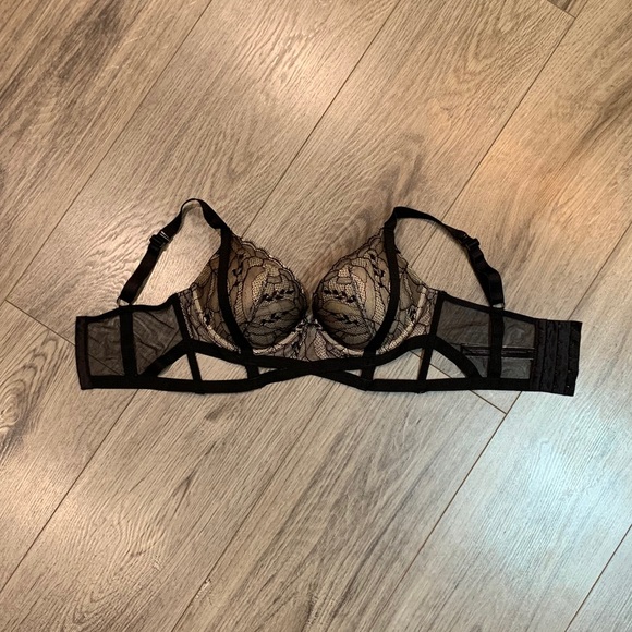 Victoria’s Secret Bra 32C - Picture 2 of 5